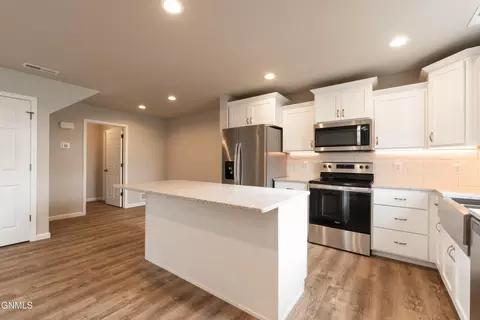 Kitchen - 3313 Kenner Loop, Bismarck, ND 58504 photo 3 of 4