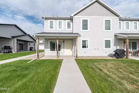 3313 Kenner Loop, Bismarck, ND 58504