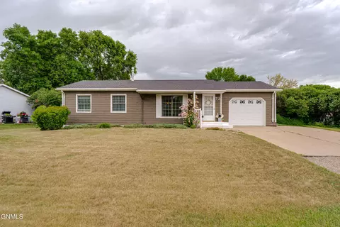 72 Benteen Dr, Lincoln, ND 58504