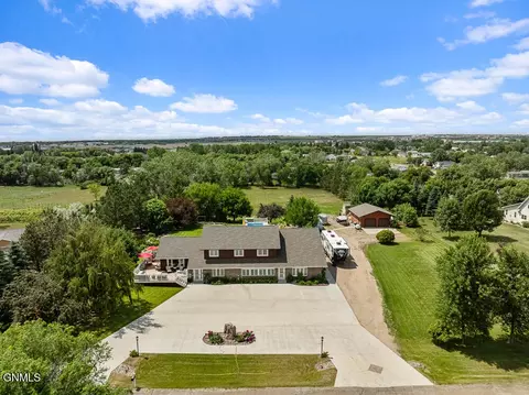 3319 11th Ave E, Williston, ND 58801