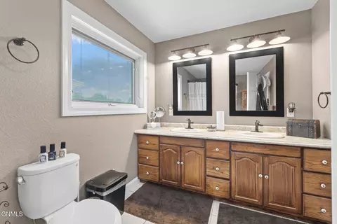 Bath - 3319 11th Ave E, Williston, ND 58801 photo 3 of 5