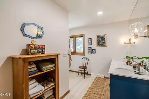 Bath - 1205 Coulee Rd, Bismarck, ND 58501 photo 1 of 4