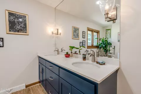 Bath - 1205 Coulee Rd, Bismarck, ND 58501 photo 2 of 4