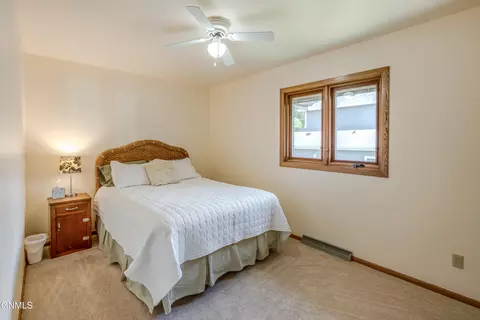 Bedroom - 1205 Coulee Rd, Bismarck, ND 58501 photo 2 of 5