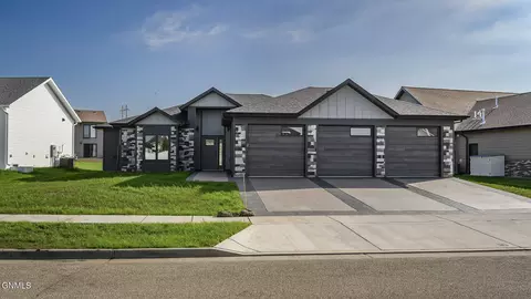 407 Flint Dr, Bismarck, ND 58503