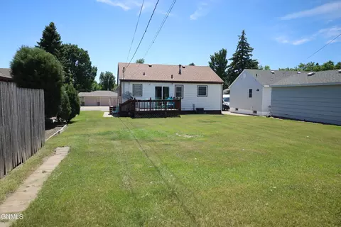 Exterior - 1106 Riverview Ave, Bismarck, ND 58504 photo 3 of 5