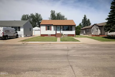 Exterior - 1106 Riverview Ave, Bismarck, ND 58504 photo 2 of 5