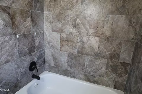 Bath - 1106 Riverview Ave, Bismarck, ND 58504 photo 2 of 2