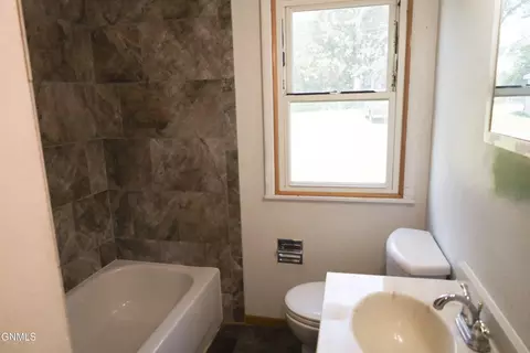 Bath - 1106 Riverview Ave, Bismarck, ND 58504 photo 1 of 2