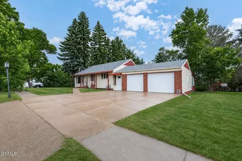 404 8th St N, New Salem, ND 58563
