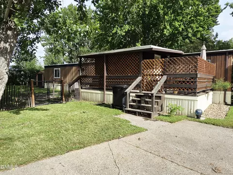 419 Cambridge Dr, Bismarck, ND 58504