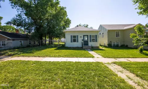 507 N 15th St N, Bismarck, ND 58501