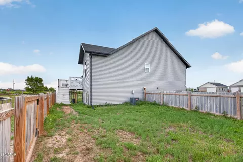 Exterior - 13355 Yellowstone Meadow St, Williston, ND 58801 photo 6 of 7