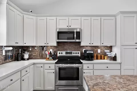 Kitchen - 13355 Yellowstone Meadow St, Williston, ND 58801 photo 2 of 4