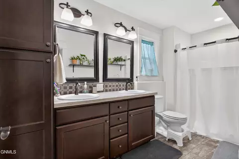 Bath - 13355 Yellowstone Meadow St, Williston, ND 58801 photo 2 of 4