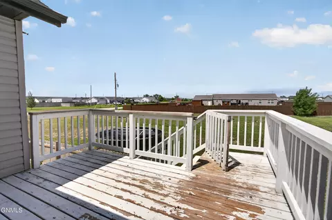 Exterior - 13355 Yellowstone Meadow St, Williston, ND 58801 photo 5 of 7