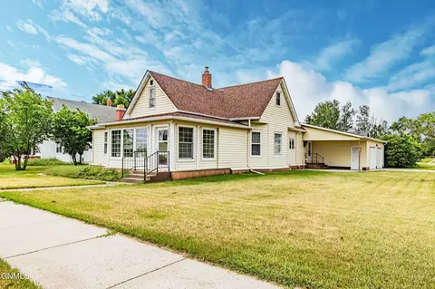 253 1st St NE, Garrison, ND 58540