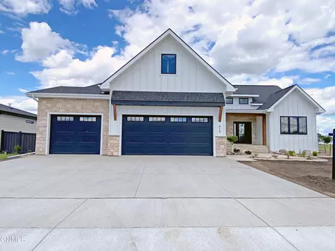 416 Kamrose Dr, Bismarck, ND 58504