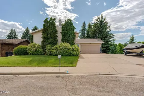 507 9th Ave NW, Mandan, ND 58554