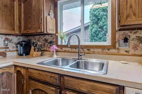 Kitchen - 507 9th Ave NW, Mandan, ND 58554 photo 6 of 6