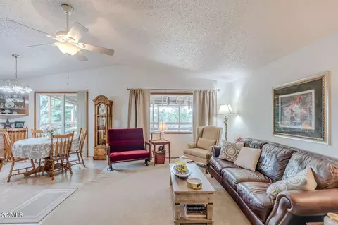 Living - 507 9th Ave NW, Mandan, ND 58554 photo 2 of 2