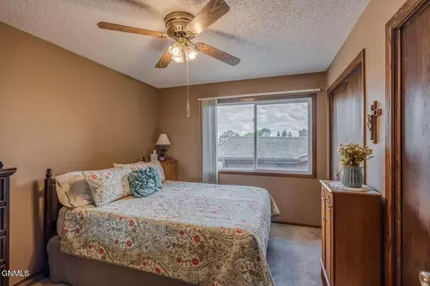Bedroom - 507 9th Ave NW, Mandan, ND 58554 photo 1 of 6