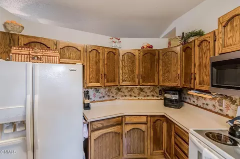 Kitchen - 507 9th Ave NW, Mandan, ND 58554 photo 3 of 6