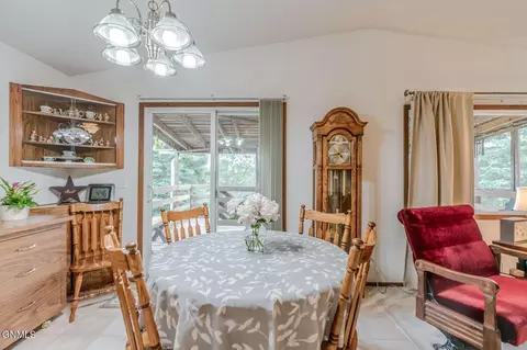 Dining - 507 9th Ave NW, Mandan, ND 58554 photo 2 of 2
