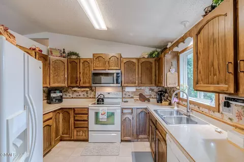 Kitchen - 507 9th Ave NW, Mandan, ND 58554 photo 1 of 6