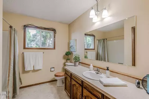 Bath - 507 9th Ave NW, Mandan, ND 58554 photo 1 of 6