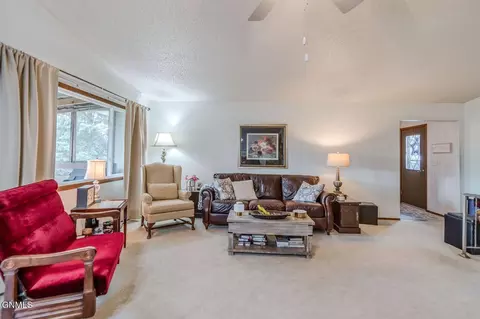 Living - 507 9th Ave NW, Mandan, ND 58554 photo 1 of 2