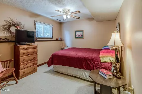 Bedroom - 507 9th Ave NW, Mandan, ND 58554 photo 4 of 6