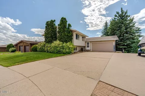 Exterior - 507 9th Ave NW, Mandan, ND 58554 photo 3 of 11