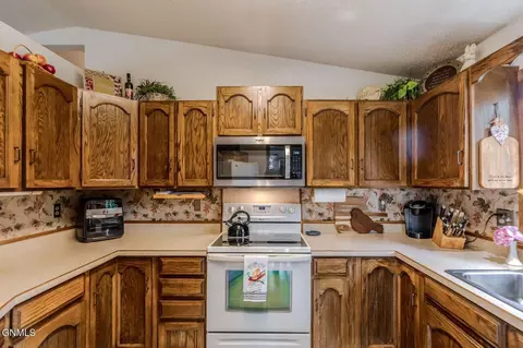 Kitchen - 507 9th Ave NW, Mandan, ND 58554 photo 2 of 6