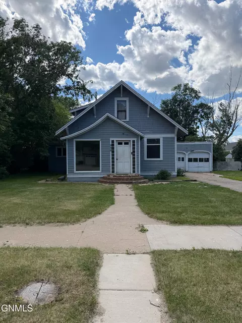 608 Main St S, Crosby, ND 58730