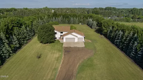 9330 Paige Dr, Bismarck, ND 58503