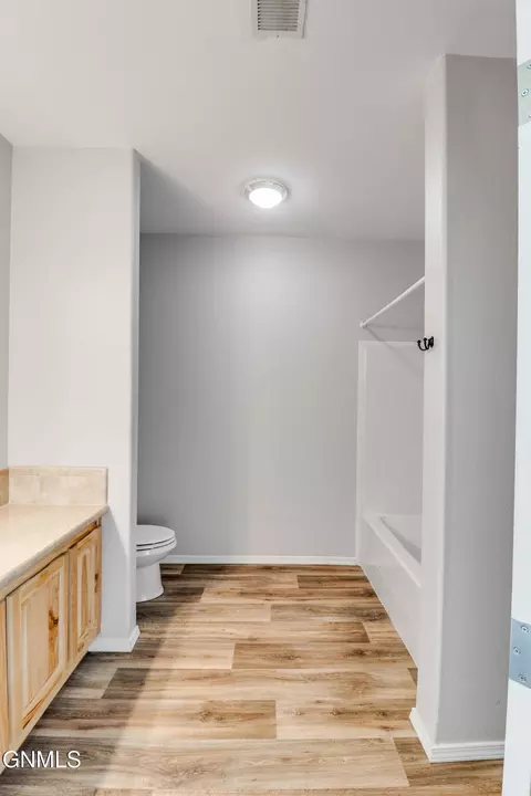 Bath - 611 40th St E, Williston, ND 58801 photo 1 of 6