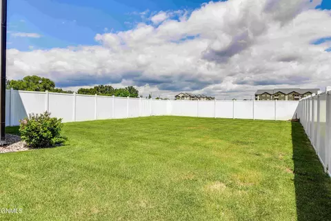 Exterior - 611 40th St E, Williston, ND 58801 photo 3 of 3