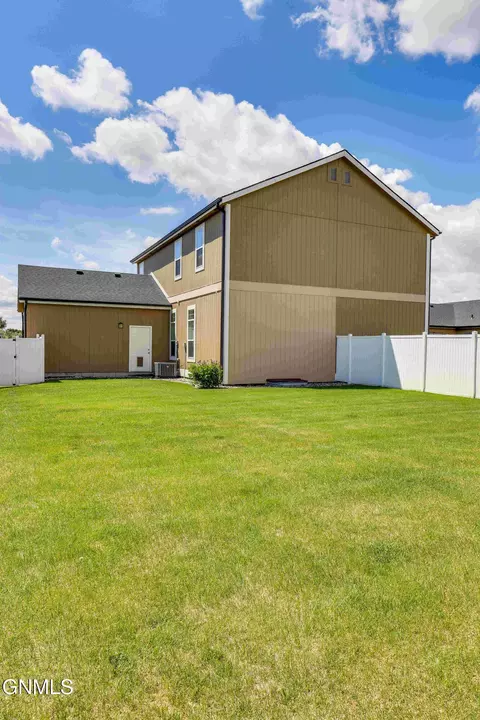 Exterior - 611 40th St E, Williston, ND 58801 photo 2 of 3