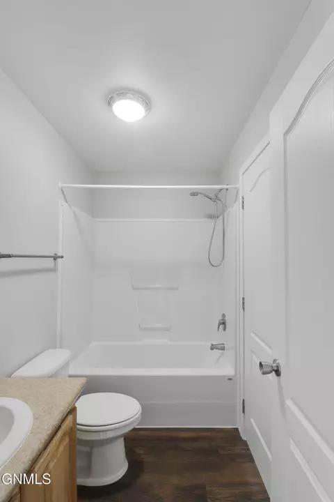 Bath - 611 40th St E, Williston, ND 58801 photo 6 of 6