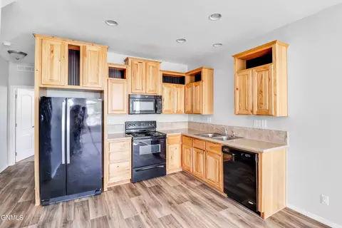Kitchen - 611 40th St E, Williston, ND 58801 photo 2 of 2