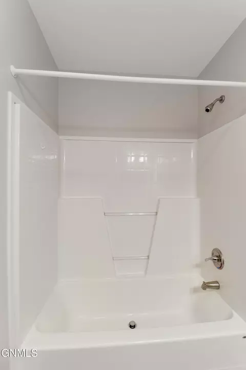 Bath - 622 40th St E, Williston, ND 58801 photo 2 of 6