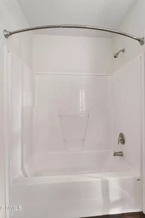 Bath - 807 40th St E, Williston, ND 58801 photo 6 of 6