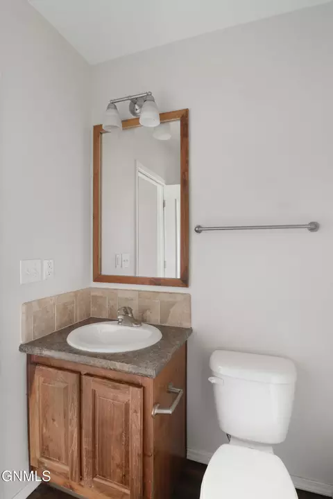 Bath - 807 40th St E, Williston, ND 58801 photo 5 of 6
