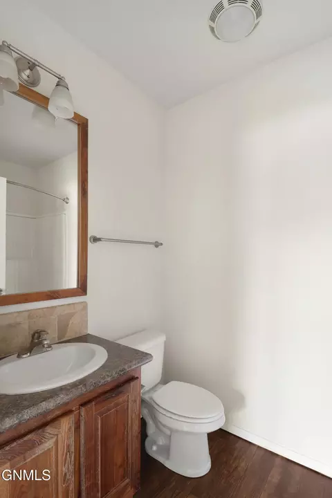 Bath - 807 40th St E, Williston, ND 58801 photo 1 of 6