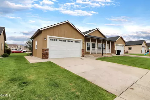807 40th St E, Williston, ND 58801