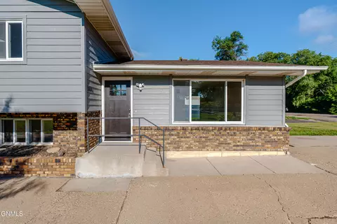 1001 Jefferson Ave, Bismarck, ND 58504