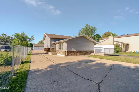1001 Jefferson Ave, Bismarck, ND 58504