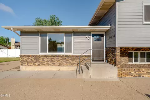 1001 12 Jefferson Ave, Bismarck, ND 58504