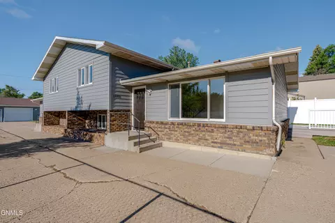 1001 Jefferson Ave, Bismarck, ND 58504